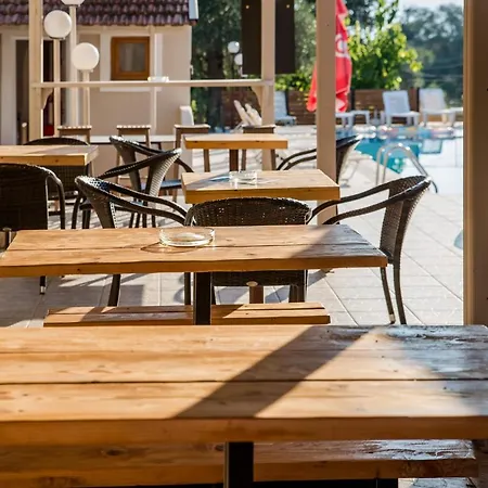 アパートホテル Kalypso カボス